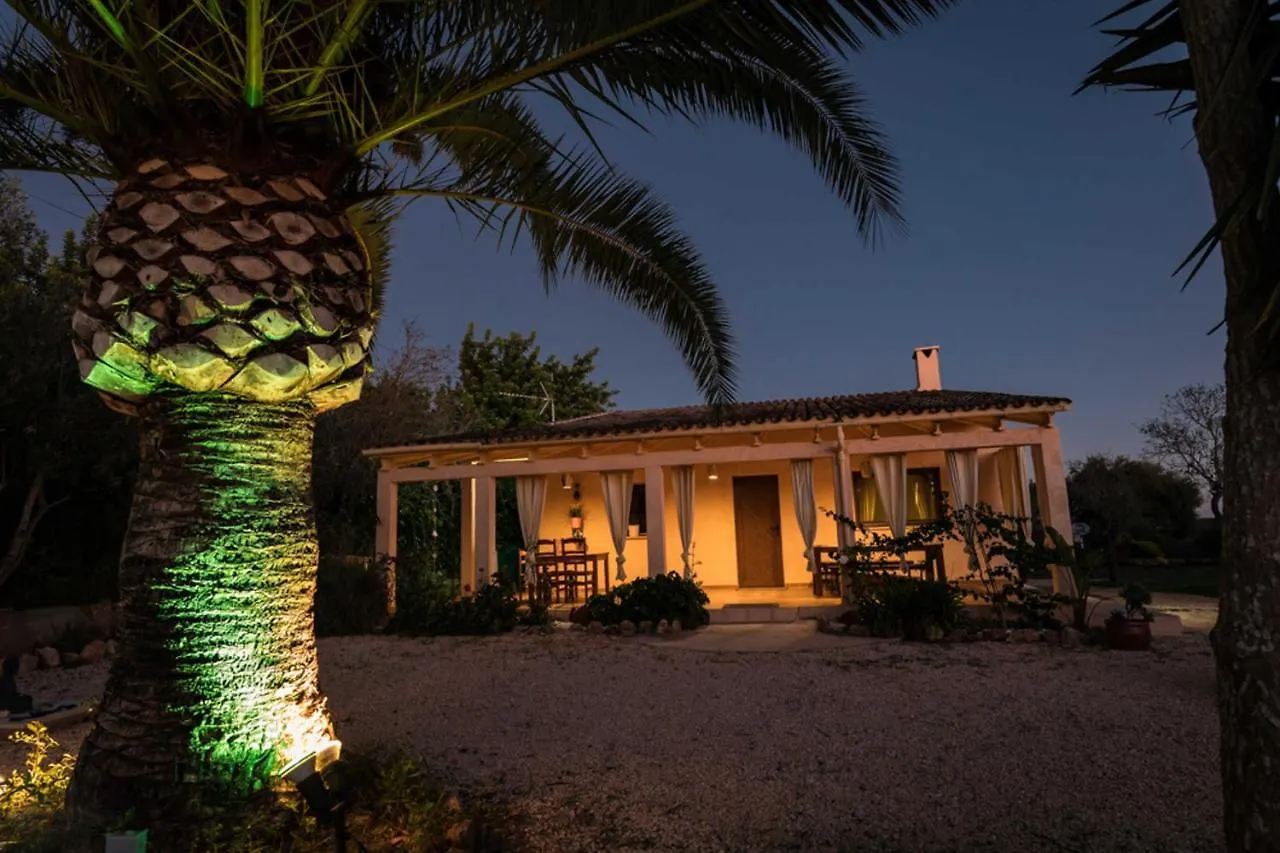 Finca Flora Cas Nets Llucmajor  Ferienhaus Llucmajor (Mallorca)